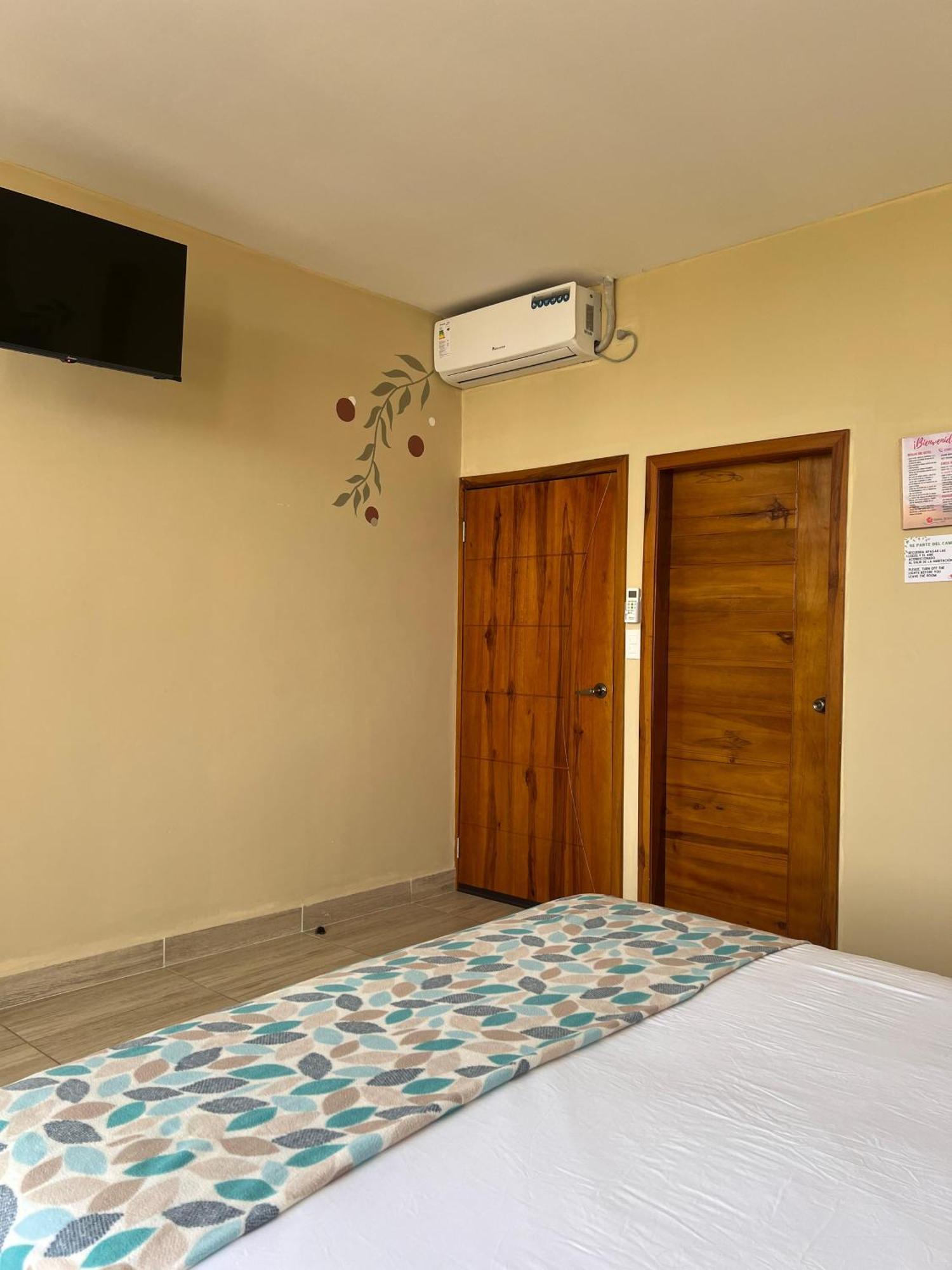 Ohana Beach Hotel Playas Bilik gambar