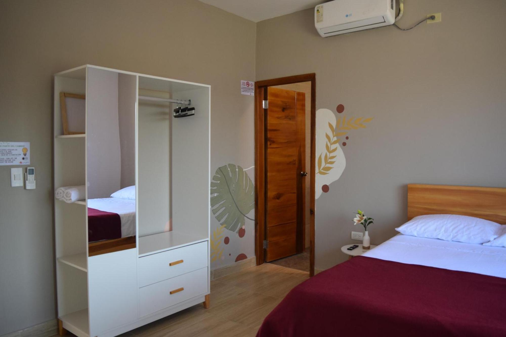 Ohana Beach Hotel Playas Bilik gambar